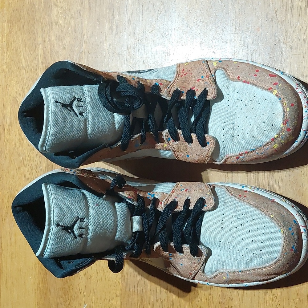 Jordan 1 Mid SE Brushstroke. Size 10.5